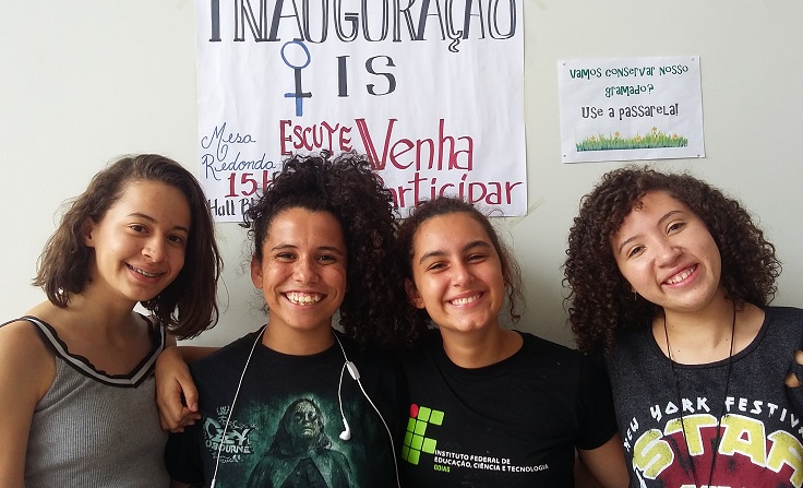 Julia Silva, Ágatha Sofia e Sara Linhares, integrantes da diretoria do Coletivo LIS, e a amiga Karyna, que não é estudante do IFG, mas foi convidada para o lançamento do grupo